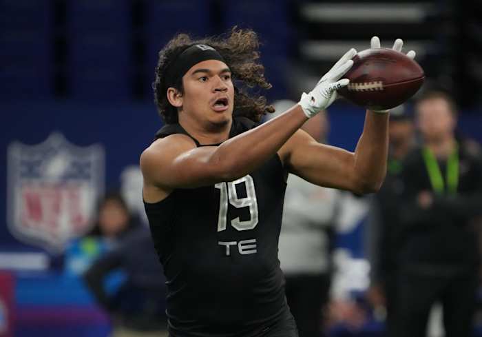 Mar 3, 2022; Indianapolis, IN, USA; Nevada tight end Cole Turner (TE19) goes through drills during the 2022 NFL Scouting Combine at Lucas Oil Stadium. Mandatory Credit: Kirby Lee-USA TODAY Sports